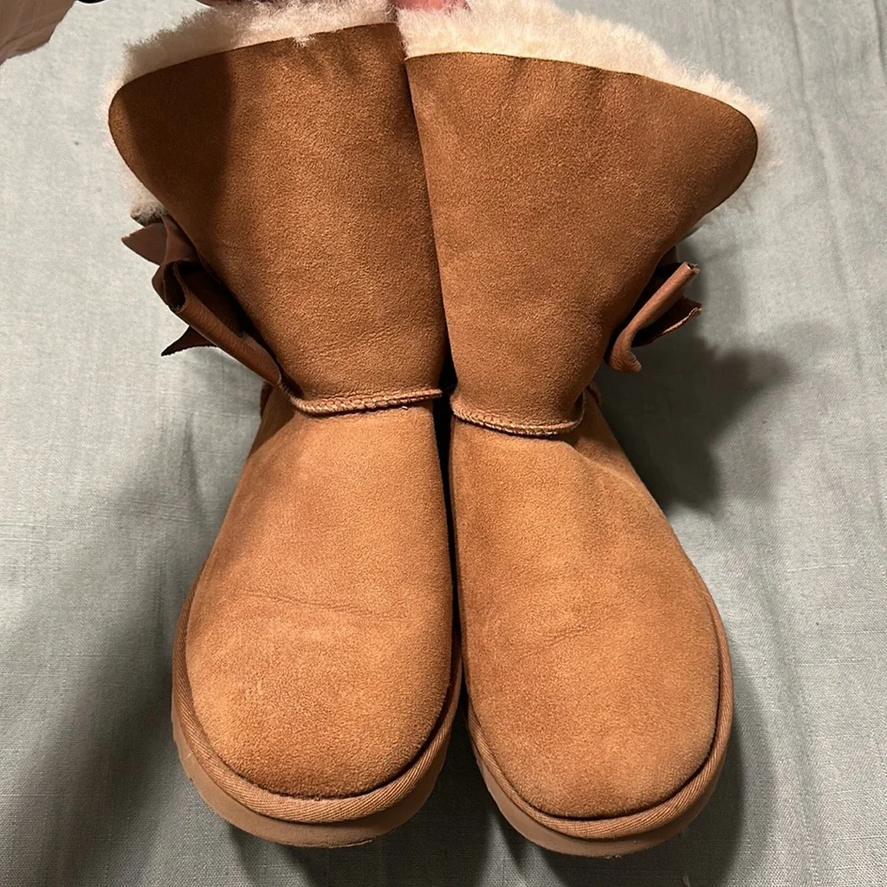 Ugg Daelynn Chestnut Leather Bailey Bow Short Boots - Picture 9 of 9